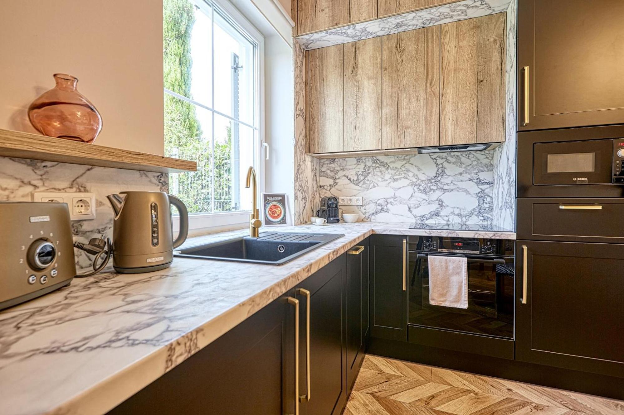 The Doors Luxury Apartment Mosonmagyaróvár المظهر الخارجي الصورة